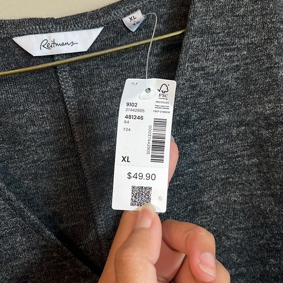 NWT🆕 Reitmans V-Neck Sweater - Picture 4 of 4